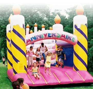 Image d'enfants jouant dans une structure gonflable